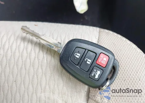 2016 Toyota Corolla Le z USA, uszkodzony, nr VIN 2T1BURHE8GC697547